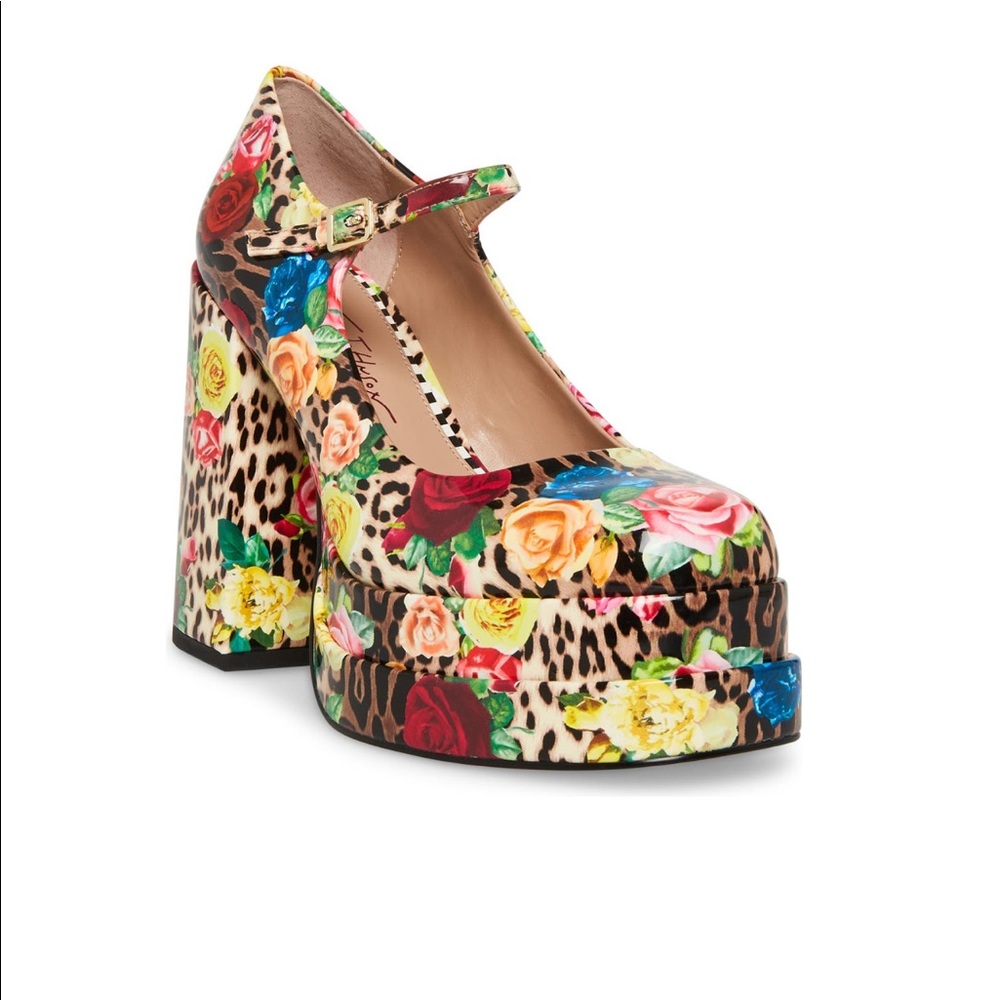NWT BETSEY JOHNSON PLATFORM MARY JANE HEELS